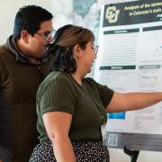 Jorge Santiago Ram铆rez and Kaitlyn Bishay examine a research poster at the 2023 Upper 蜜糖直播 River Basin Water Forum